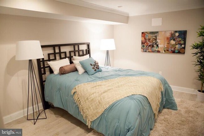 Building Photo - 39 U St NE