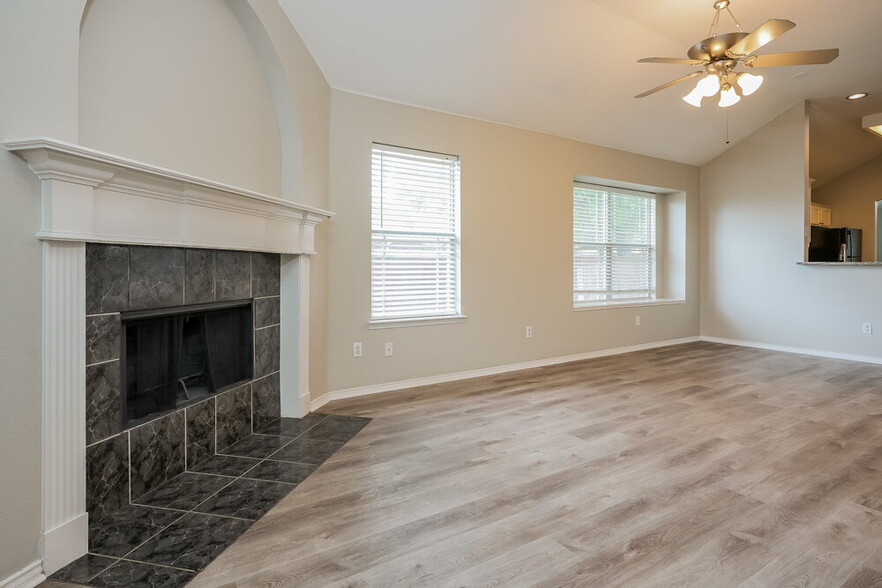 Building Photo - 2522 Esquire Dr
