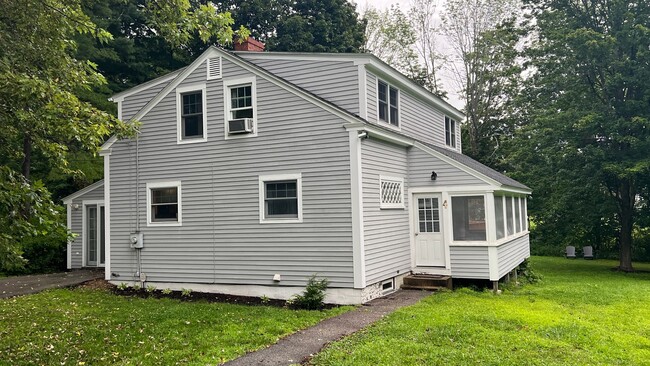 Building Photo - Charming 4 Bedroom Home in Durham, NH **CO...