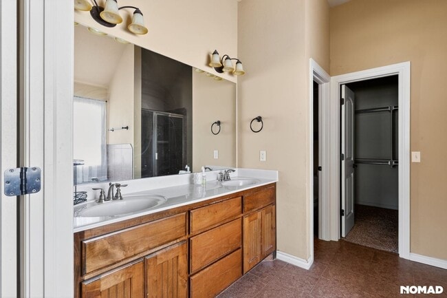 Building Photo - 941 NE 30th St