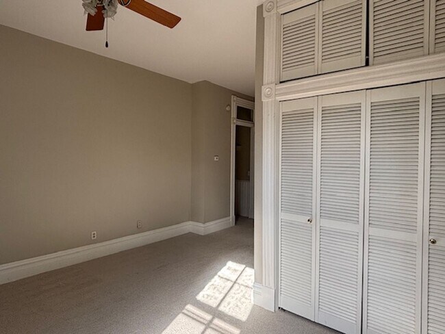 Building Photo - 462 Holly Ave