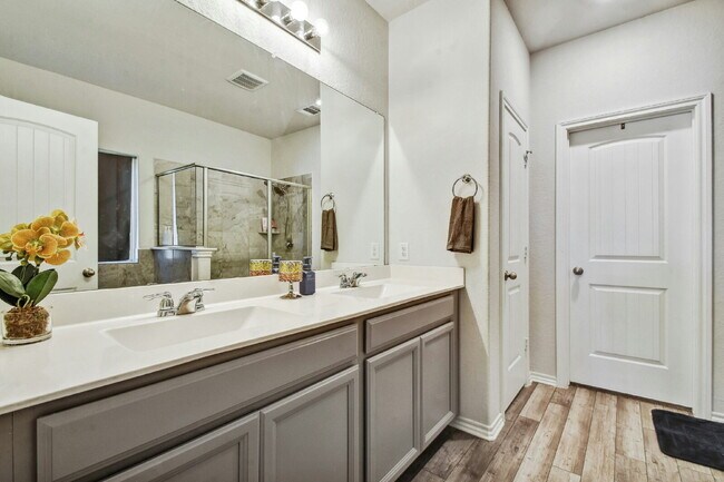 Building Photo - Spacious 4-Bedroom Rental in Trails at Culebra with Community Amenities