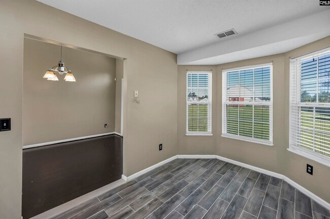 Building Photo - 331 Woodcote Dr