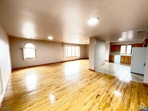 Building Photo - 229 Lake Ave