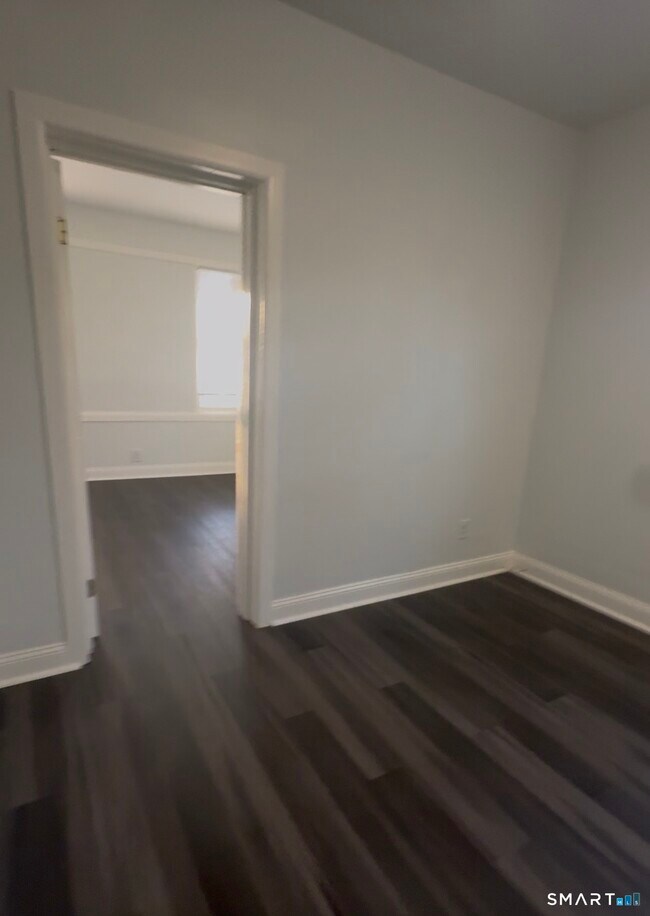 Building Photo - 183 Ely Ave