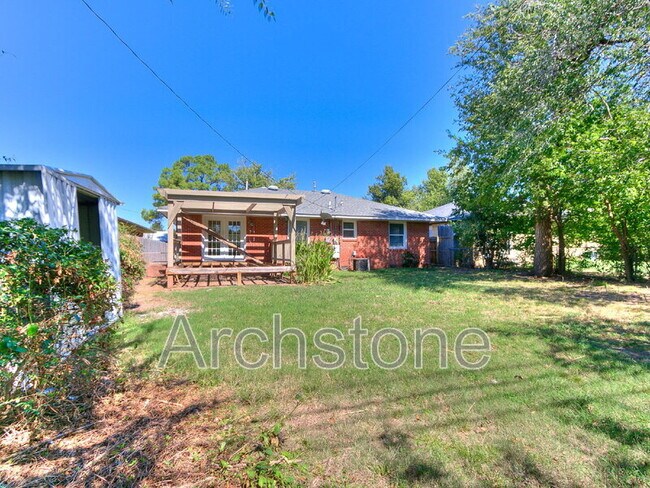 Building Photo - 1732 Carlisle Rd