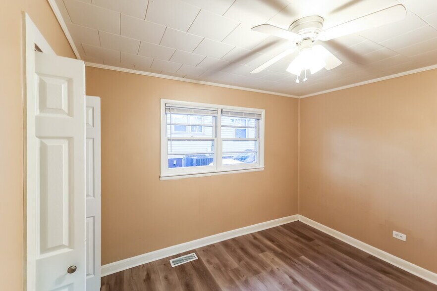 Building Photo - 4188 Powell Ave