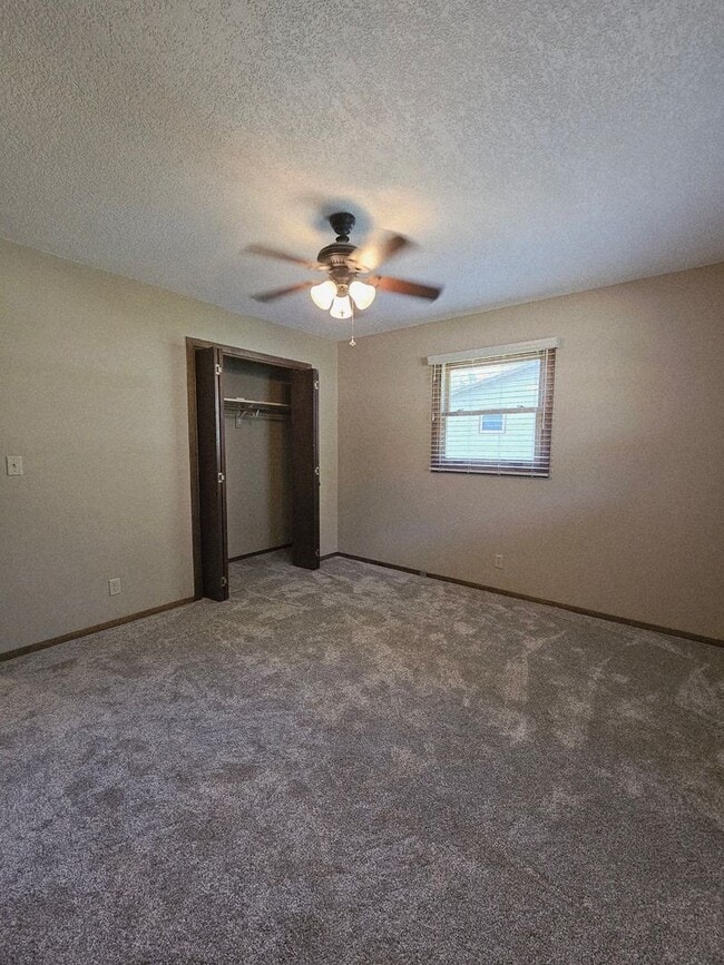Building Photo - 2 BEDROOM | 1 BATH | SINGLE LEVEL | GARAGE...