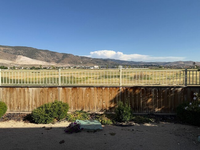 Building Photo - 3 Bedrooms, 2 1/2 Baths with a 2 Car Garag...