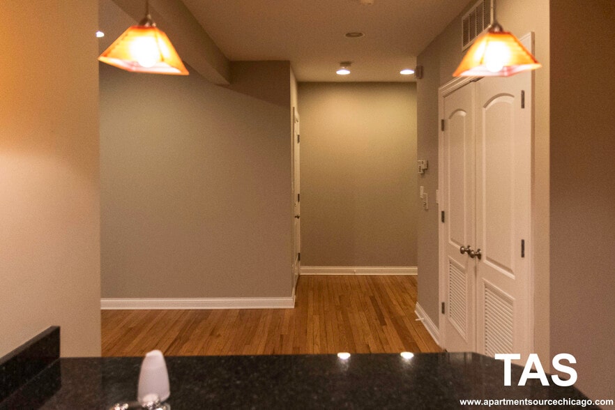 Building Photo - 3804 N Marshfield Ave