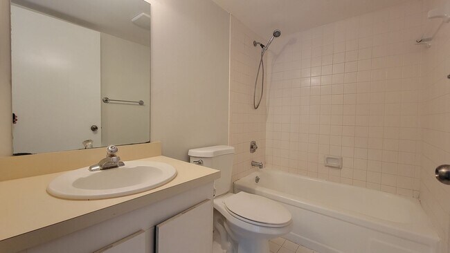 Building Photo - West Palm Beach 1 bedroom 1.5 bath Apartment.
