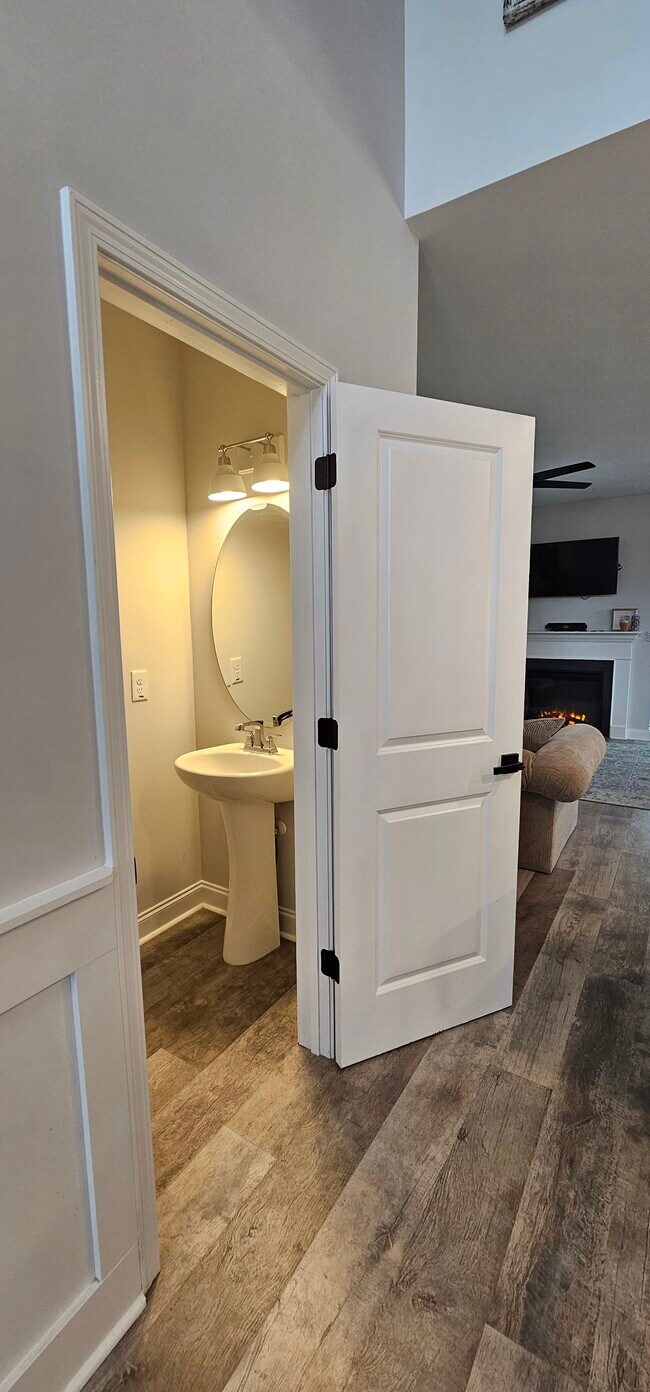 Building Photo - 1032 Hyco rd