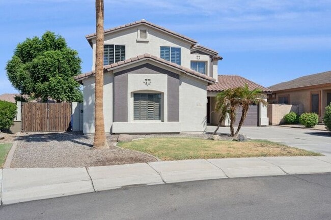 Building Photo - Beautiful 4 bedroom three bath home!