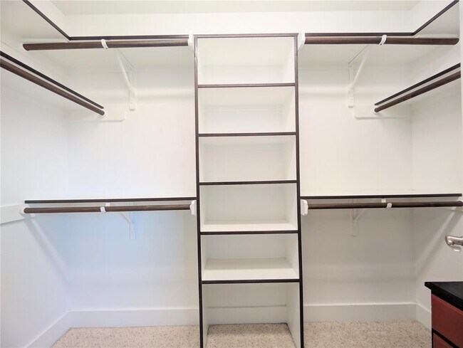 Building Photo - 6800 Bay City Bend