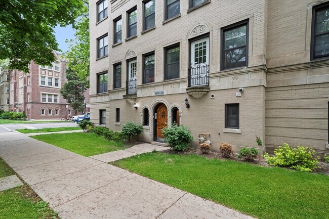 Building Photo - 6300 N Rockwell St