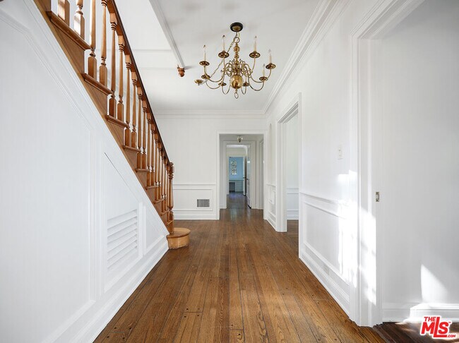 Building Photo - 13161 Addison St