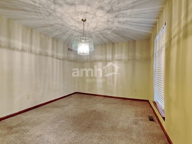 Building Photo - 8518 Woodcreek Dr