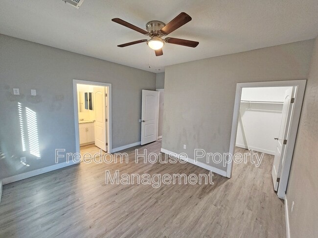 Building Photo - 1121 Sixshooter Ave