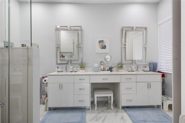 Building Photo - 3719 Oak Ridge Cir