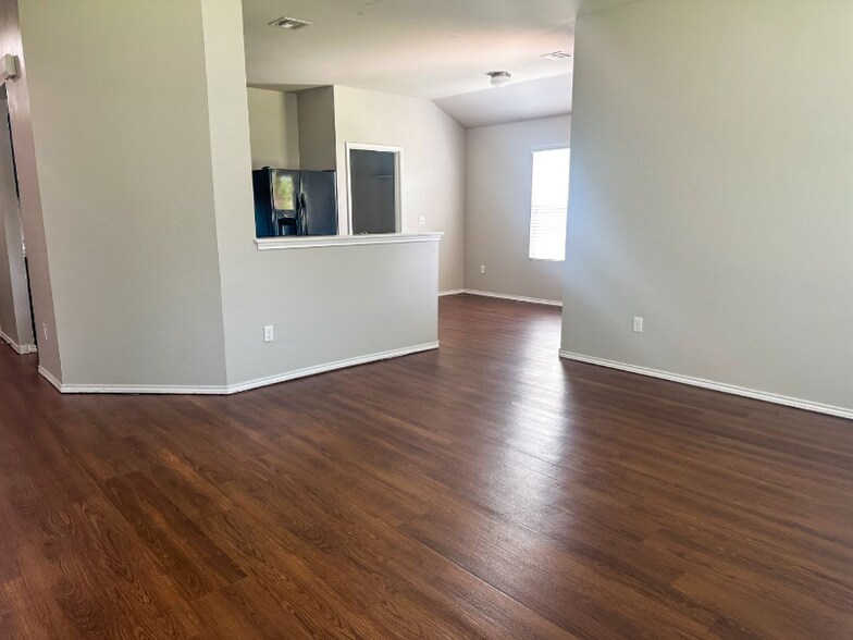 Building Photo - 3405 SE 94th St