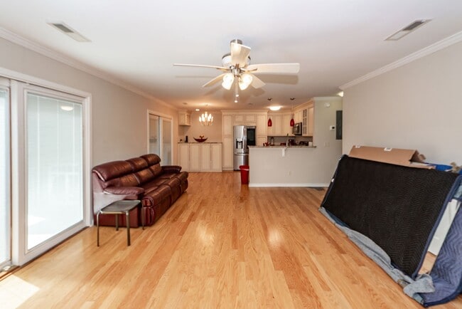 Building Photo - 2 Bedroom 1 Bath Condo in The Park at Rive...