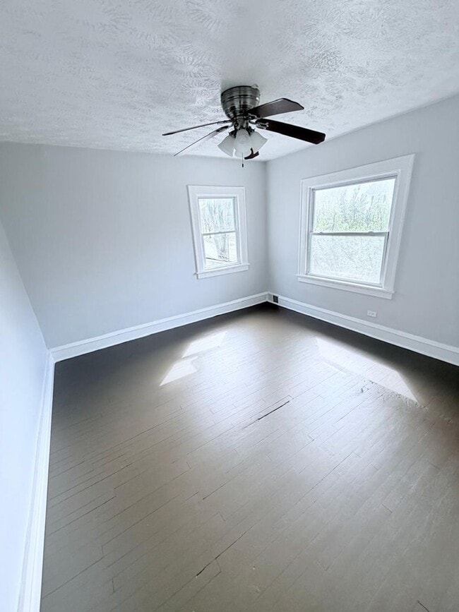 Building Photo - Spacious 4-Bedroom Single-Family Home with 2-Car Garage in Cleveland Heights