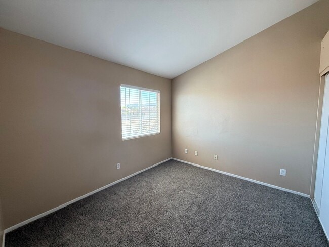 Building Photo - 8816 W Pine Pitch Dr