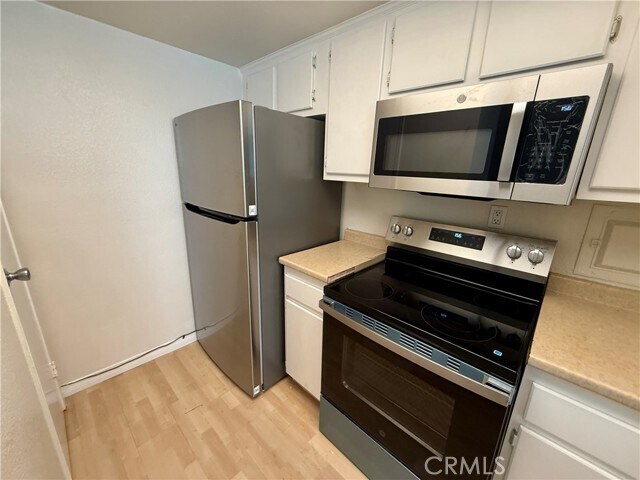 Building Photo - 3053 Knollwood Ave
