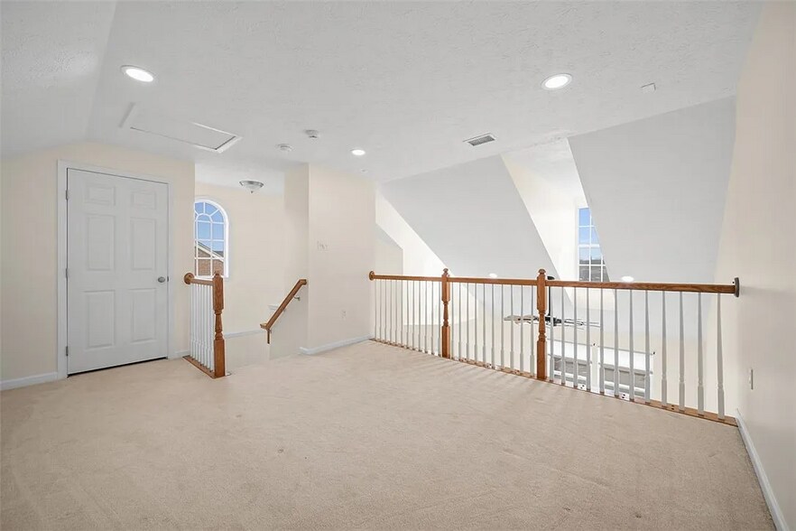 Building Photo - 3009 Village Run Rd