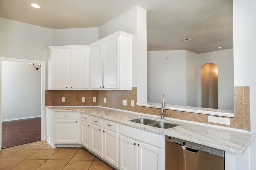 Building Photo - 3039 Hidden Meadow