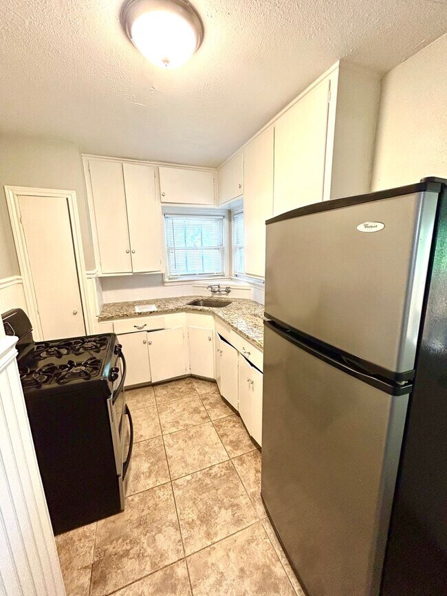 Building Photo - 2431 Cincinnati Ave