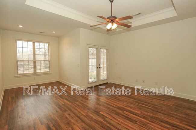 Building Photo - 303 NW Palomino St