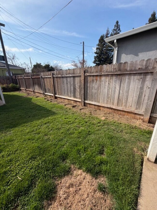 Building Photo - Charming 3-Bedroom Home on a Corner Lot