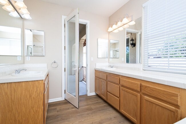 Building Photo - Spacious Folsom Parkway Home Near The Back...