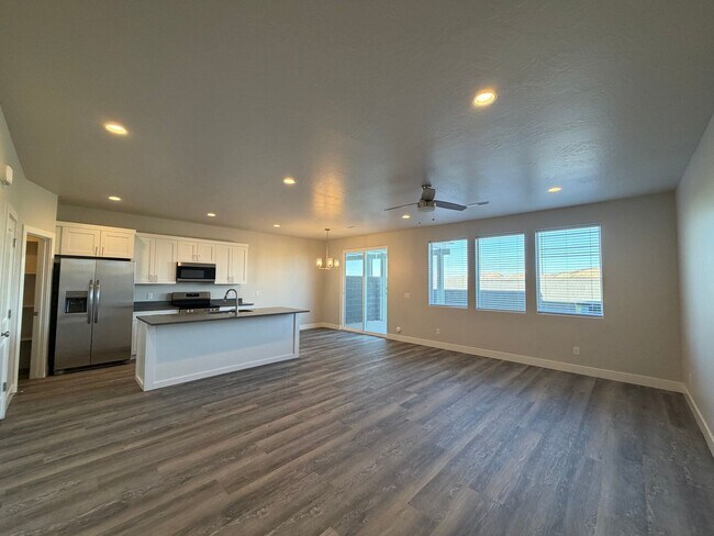 Building Photo - BRAND NEW TOWNHOME FOR RENT!