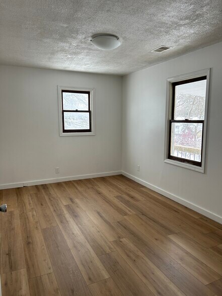 Building Photo - 321 Adolph St