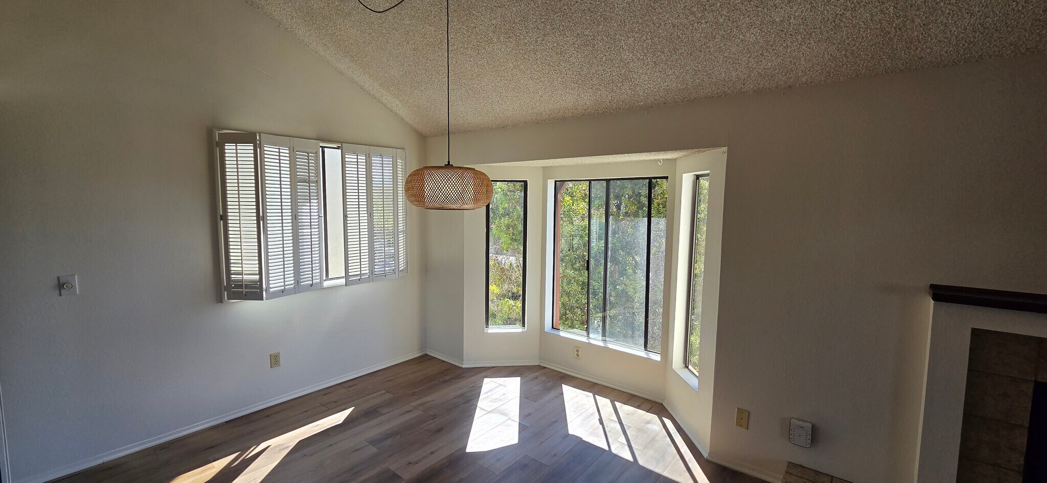 Building Photo - 376 Center St