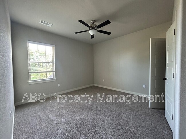 Building Photo - 3205 SW Hillstone Ave