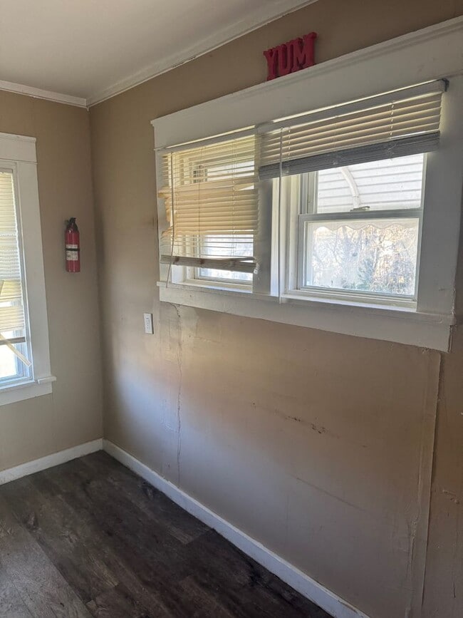 Building Photo - Charming 3-Bedroom Property in Prime Location