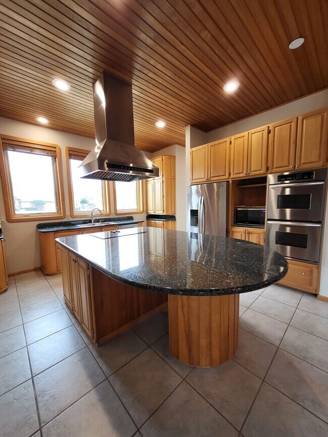 Building Photo - 604 Shadow Grove Ct
