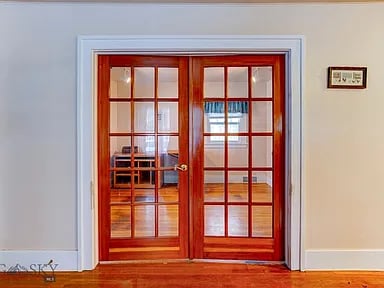 Building Photo - 810 W Lewis St