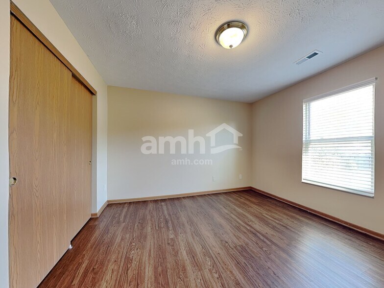 Building Photo - 940 Fox Croft Pl