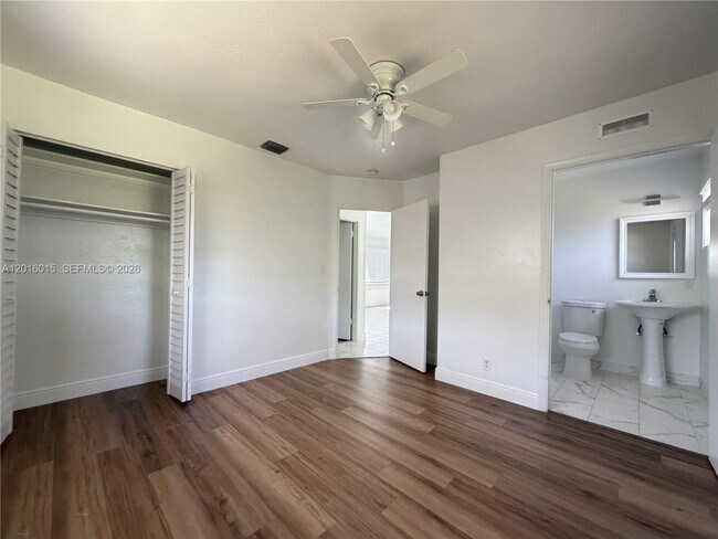 Building Photo - 1740 SW 47th Ave