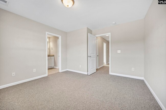 Building Photo - 135 Hunters Grove Dr