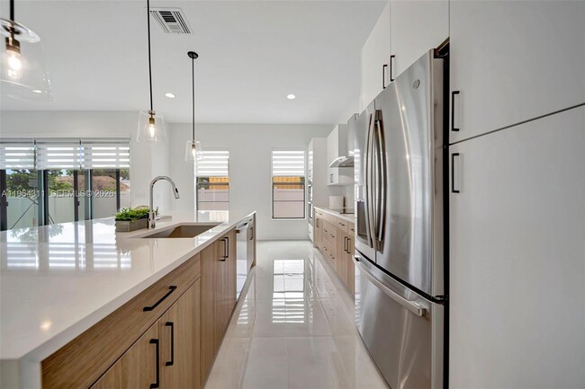 Building Photo - 1454 SW 23rd St