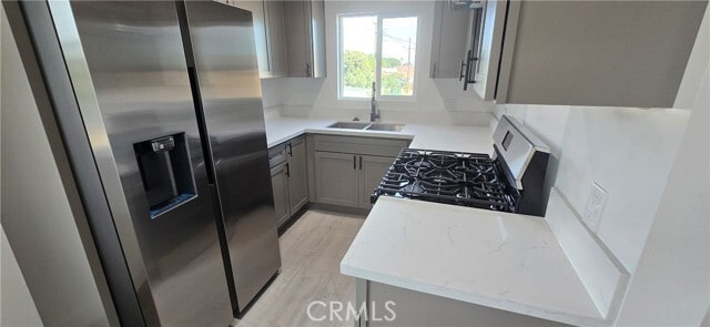 Building Photo - 833 E 92nd St