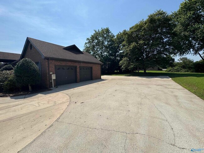 Building Photo - 120 Roy Dr