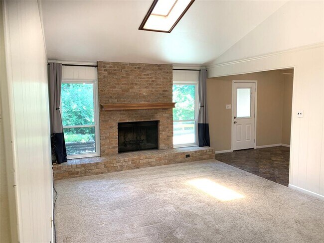 Building Photo - 11207 Hidden Bluff Dr