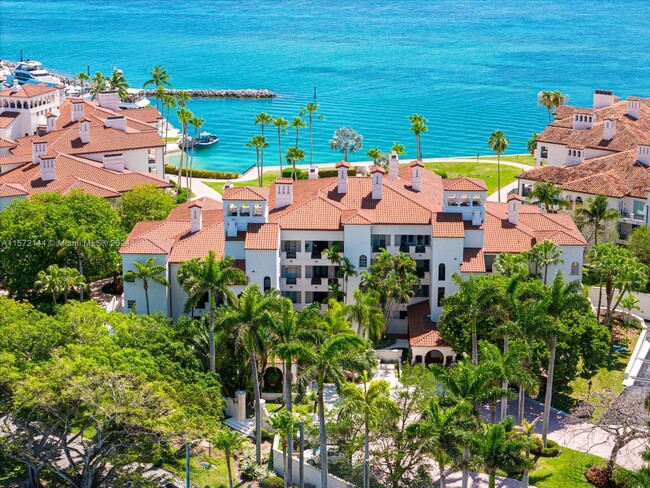 Building Photo - 2113 Fisher Island Dr