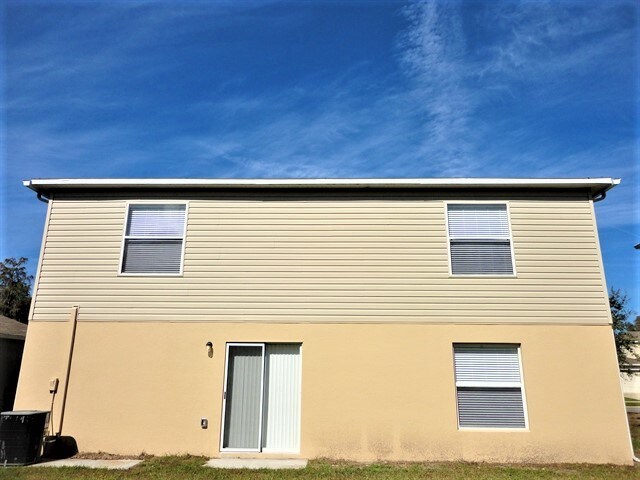 Building Photo - 2050 Harcourt Pl